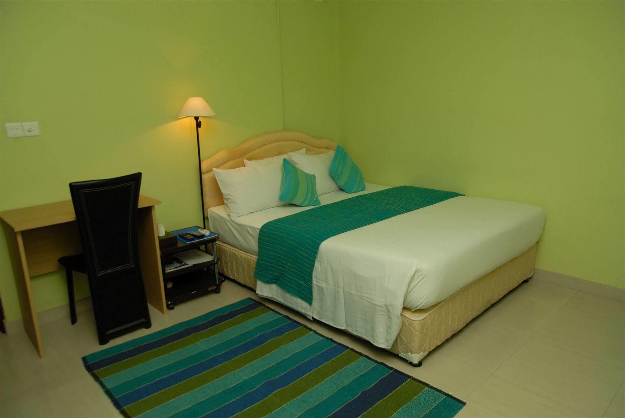 House Clover Male Bagian luar foto