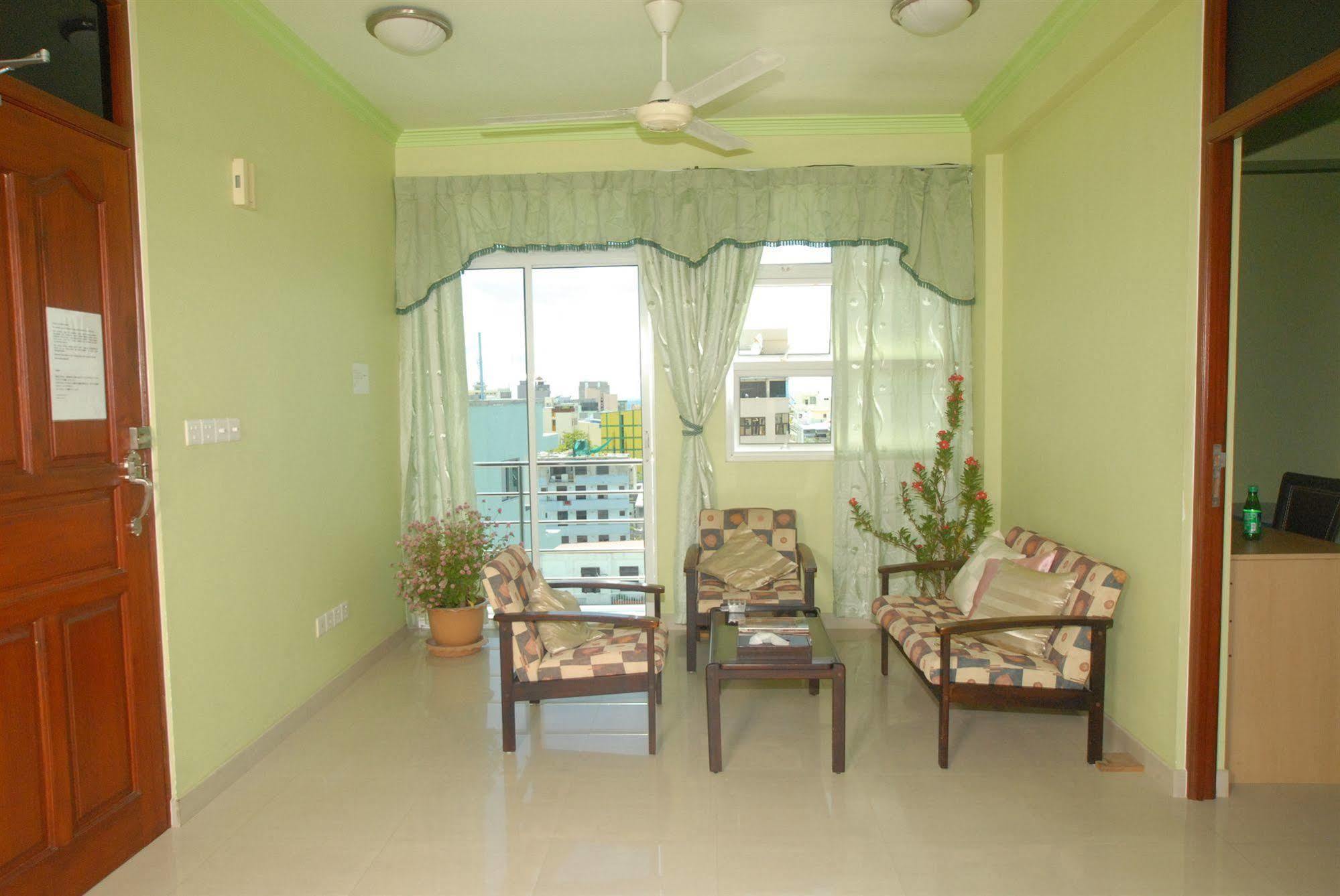 House Clover Male Bagian luar foto